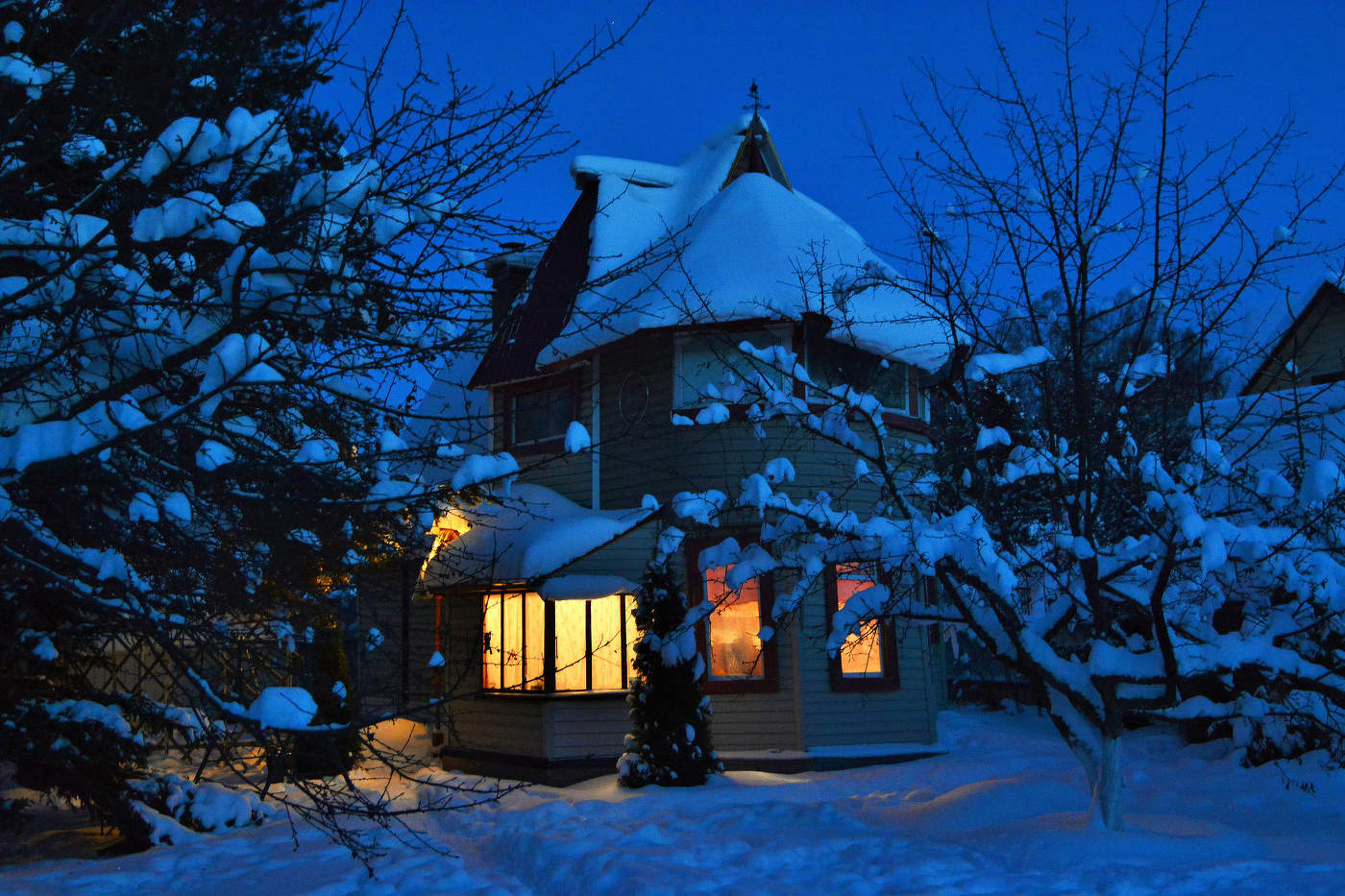 "Темнеет ... Готовятся к чаю ..."