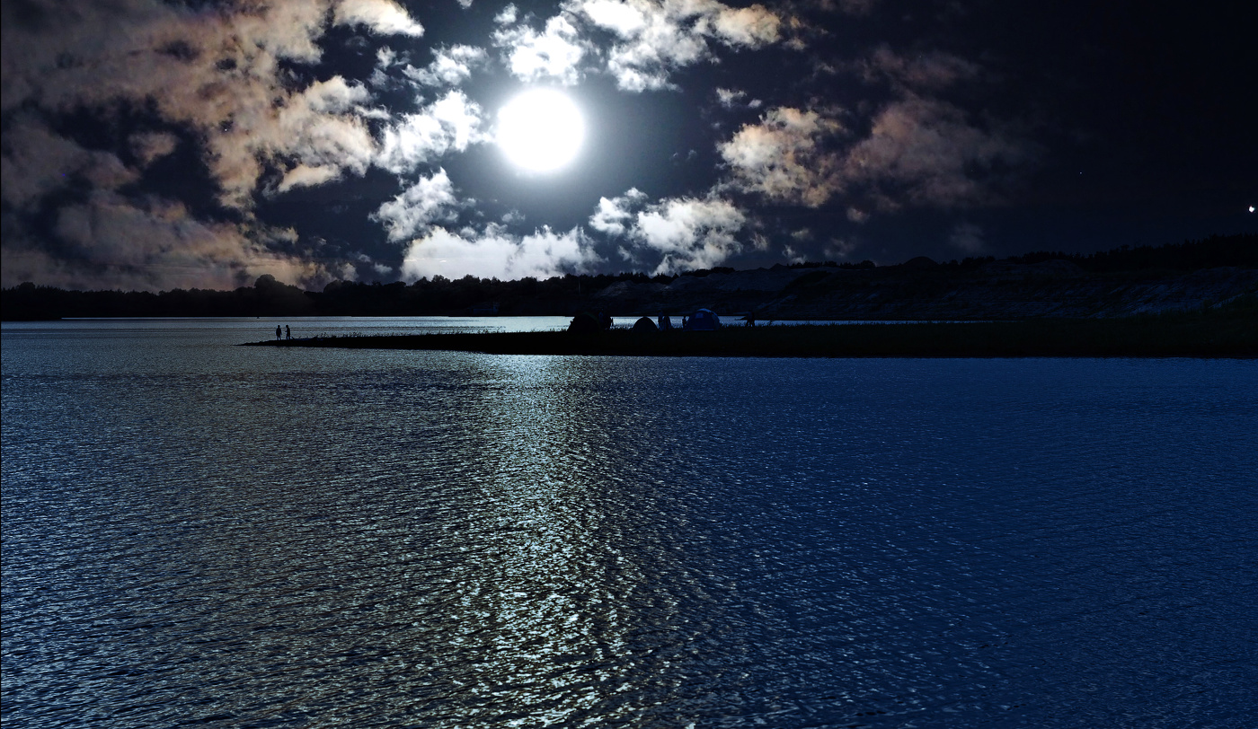 Лунный свет.