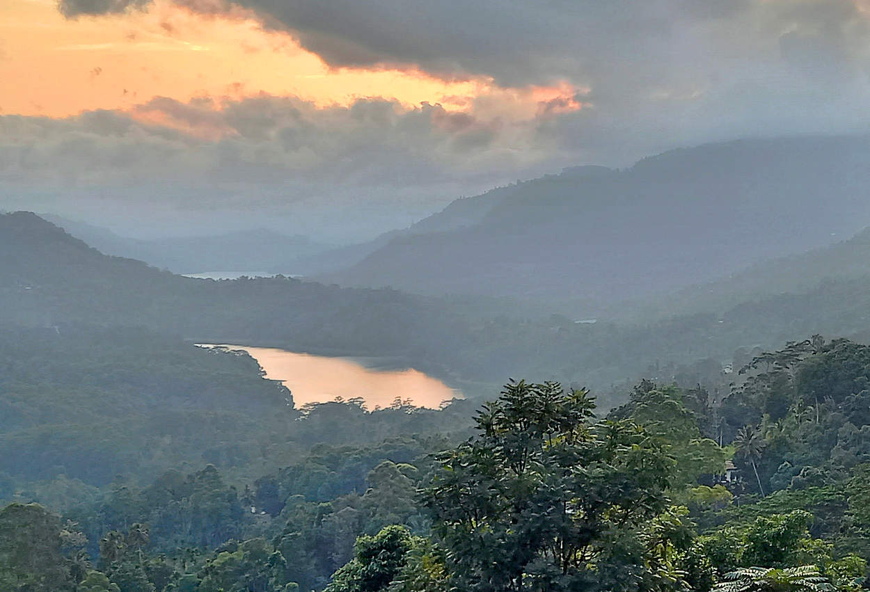 В туманный вечер в горах