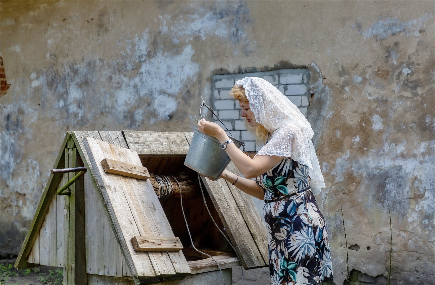 ИЗ ГЛУБИН ЖИВИТЕЛЬНАЯ ВЛАГА