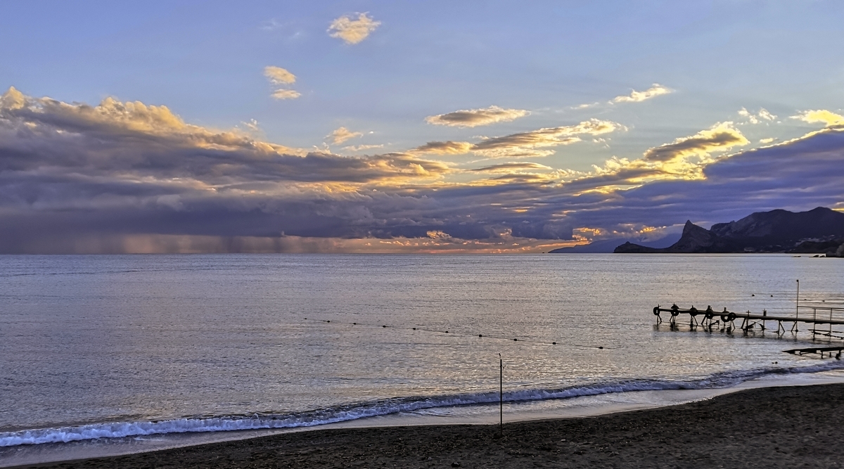 Дождь над морем...