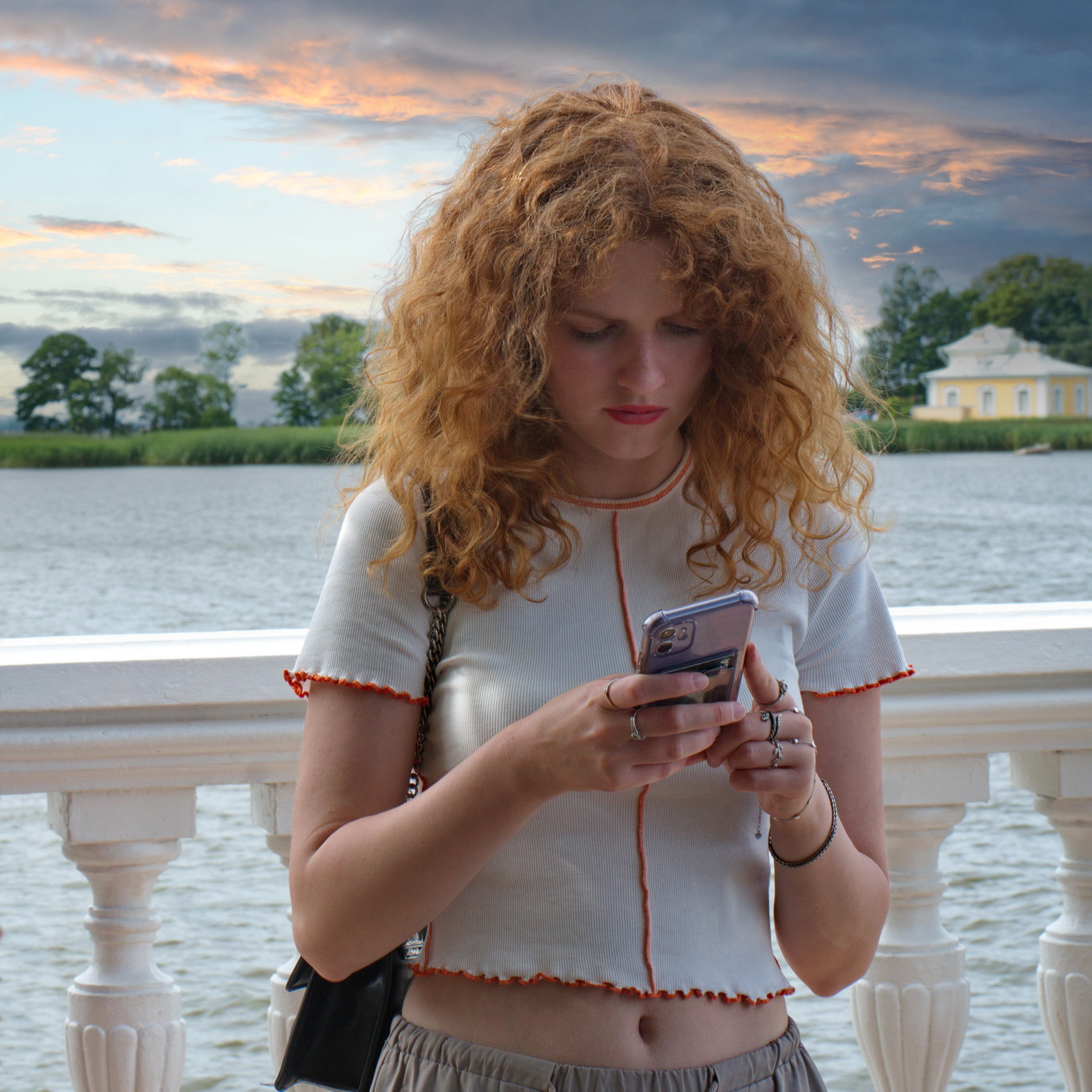 Портрет с телефоном.