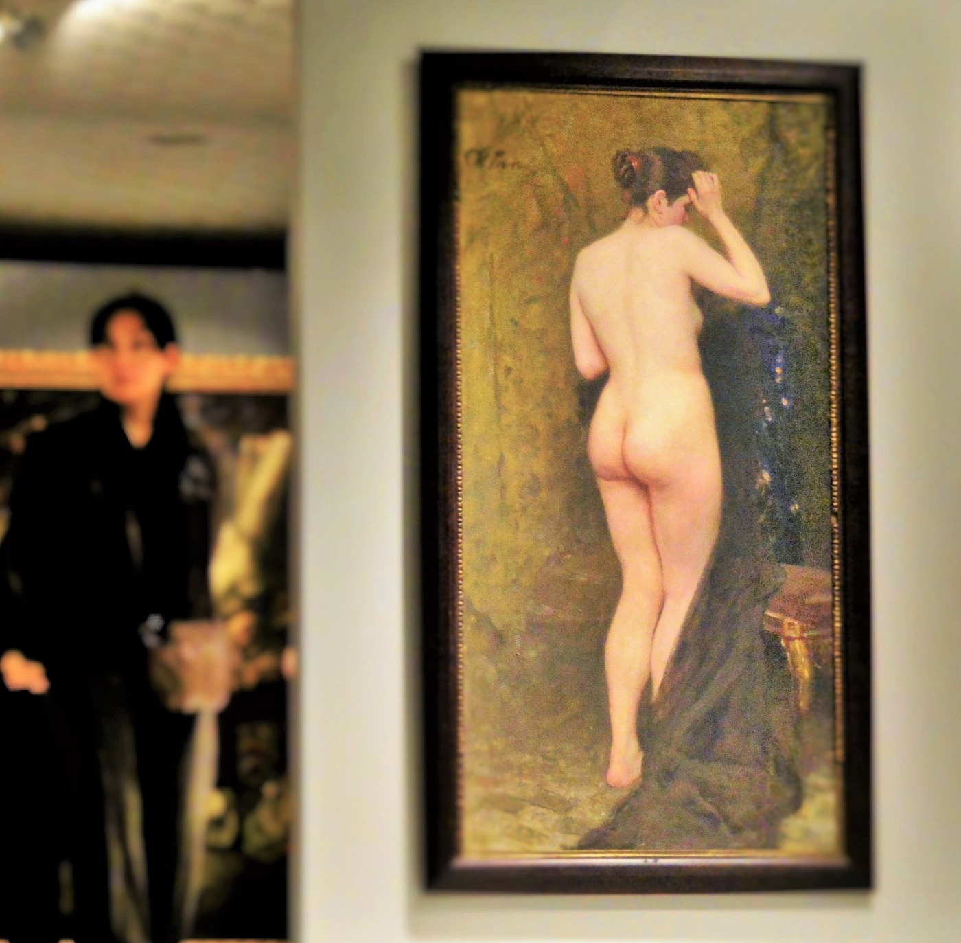 "И кисть художника не смело... ласкало нежно ее тело..."