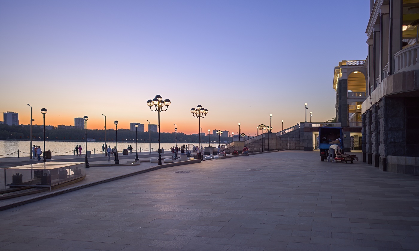 С видом на северный речной порт