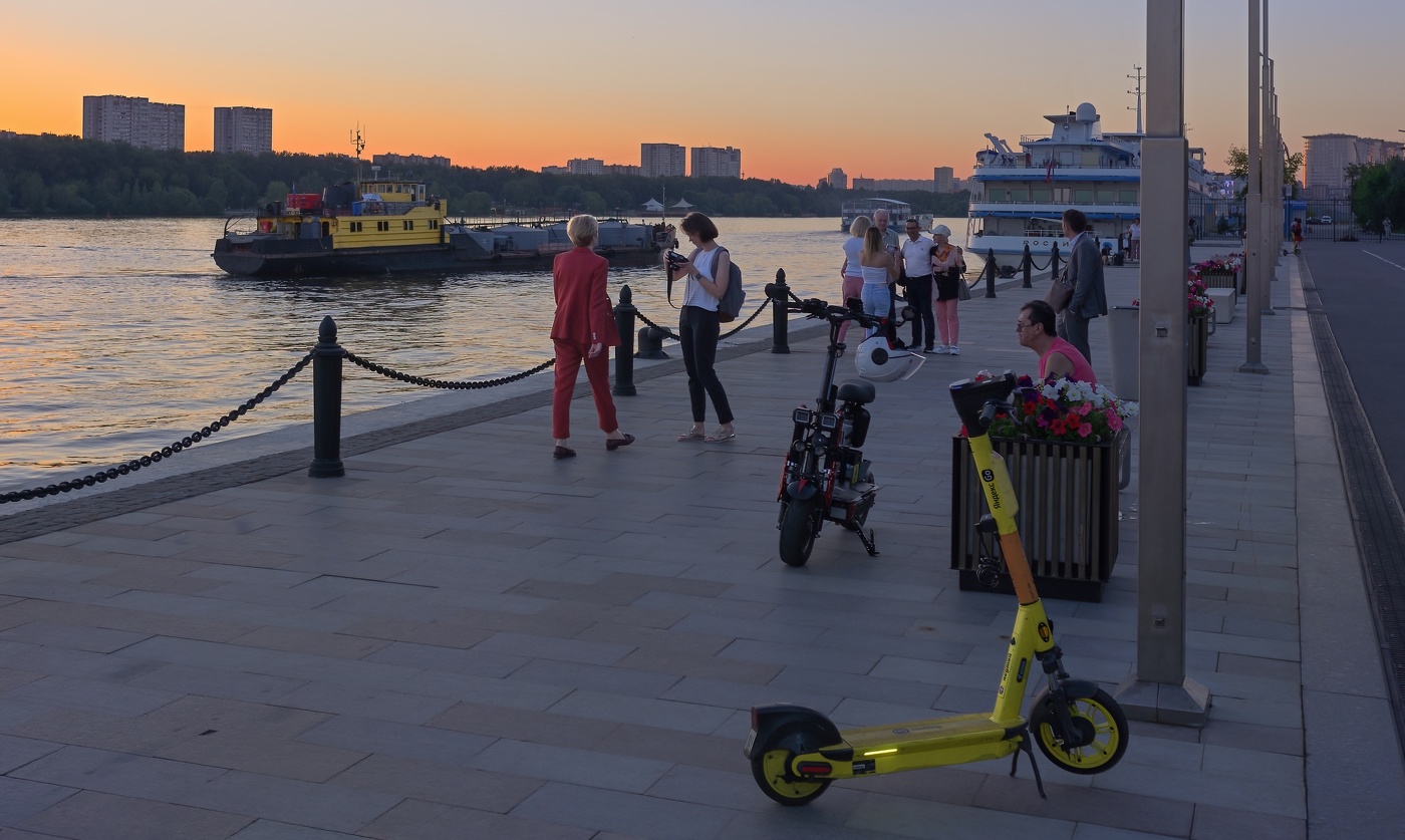 Вечер в северном речном порту