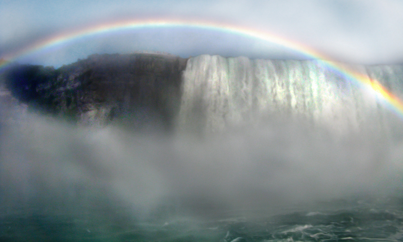 У Ниагарского водопада