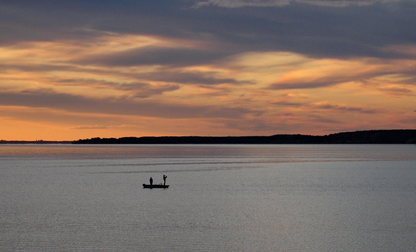 Закат. Река. Рыбалка