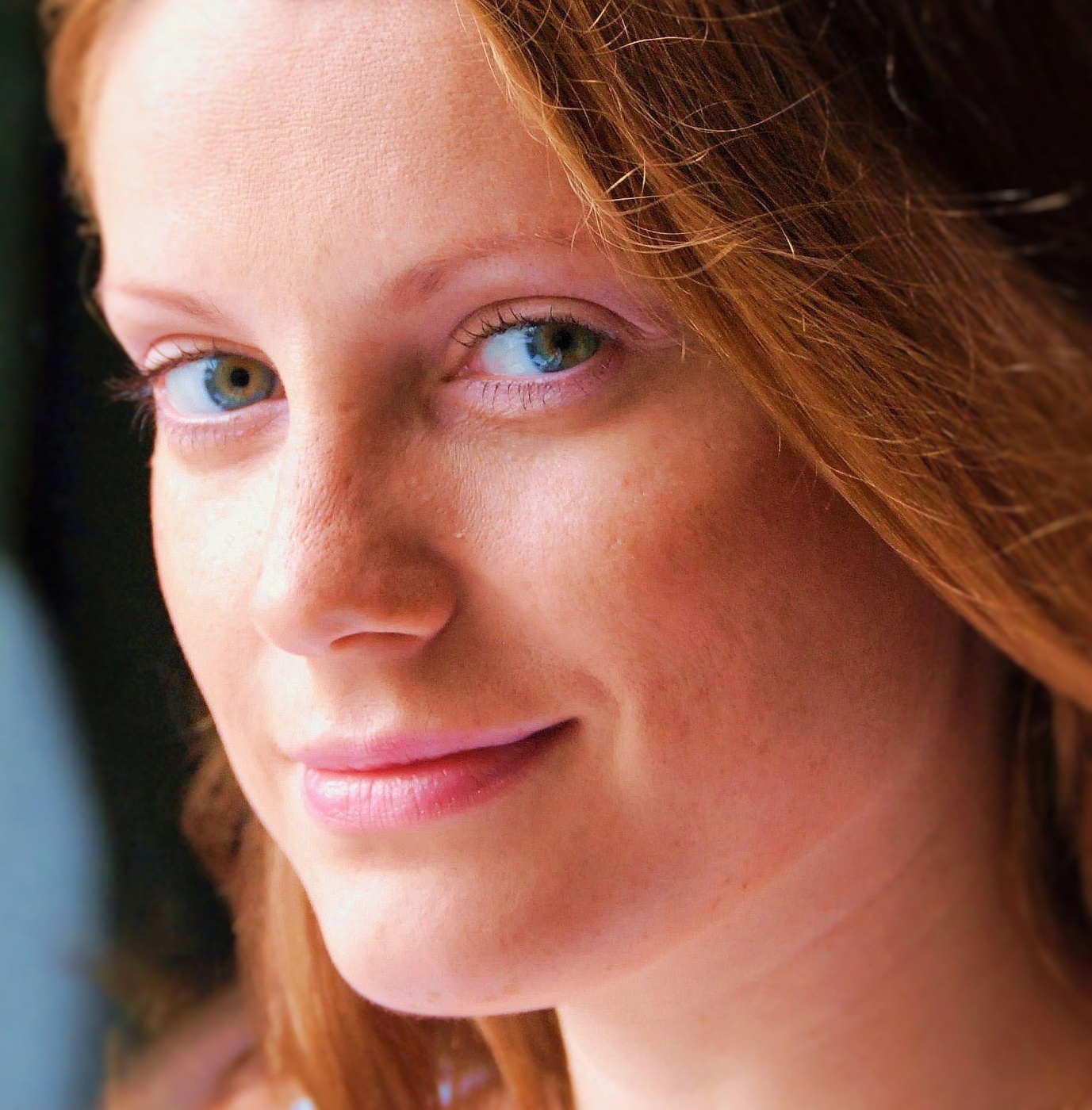 "Улыбку ангела в губах, лишь уголками предвещая..."