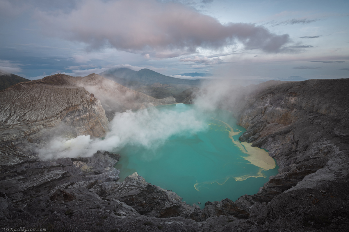 "Кислотное озеро"