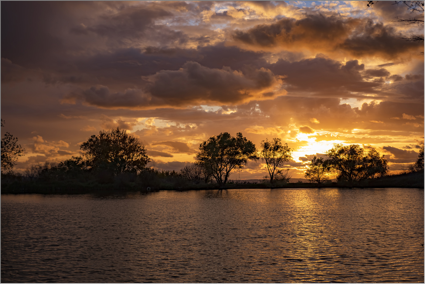 Догорающий день
