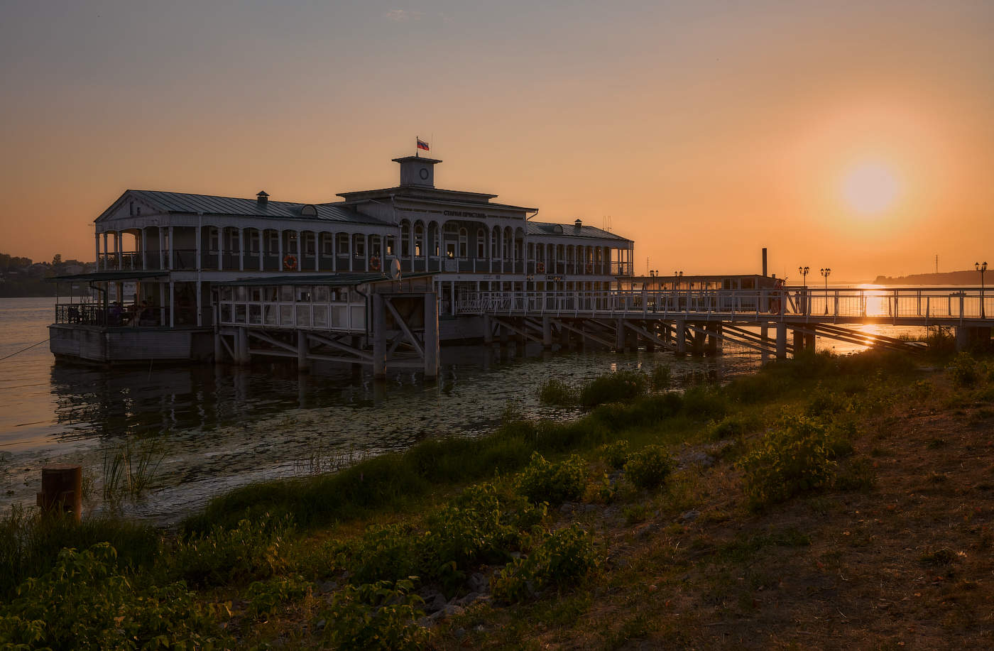 Дебаркадер на Волге.