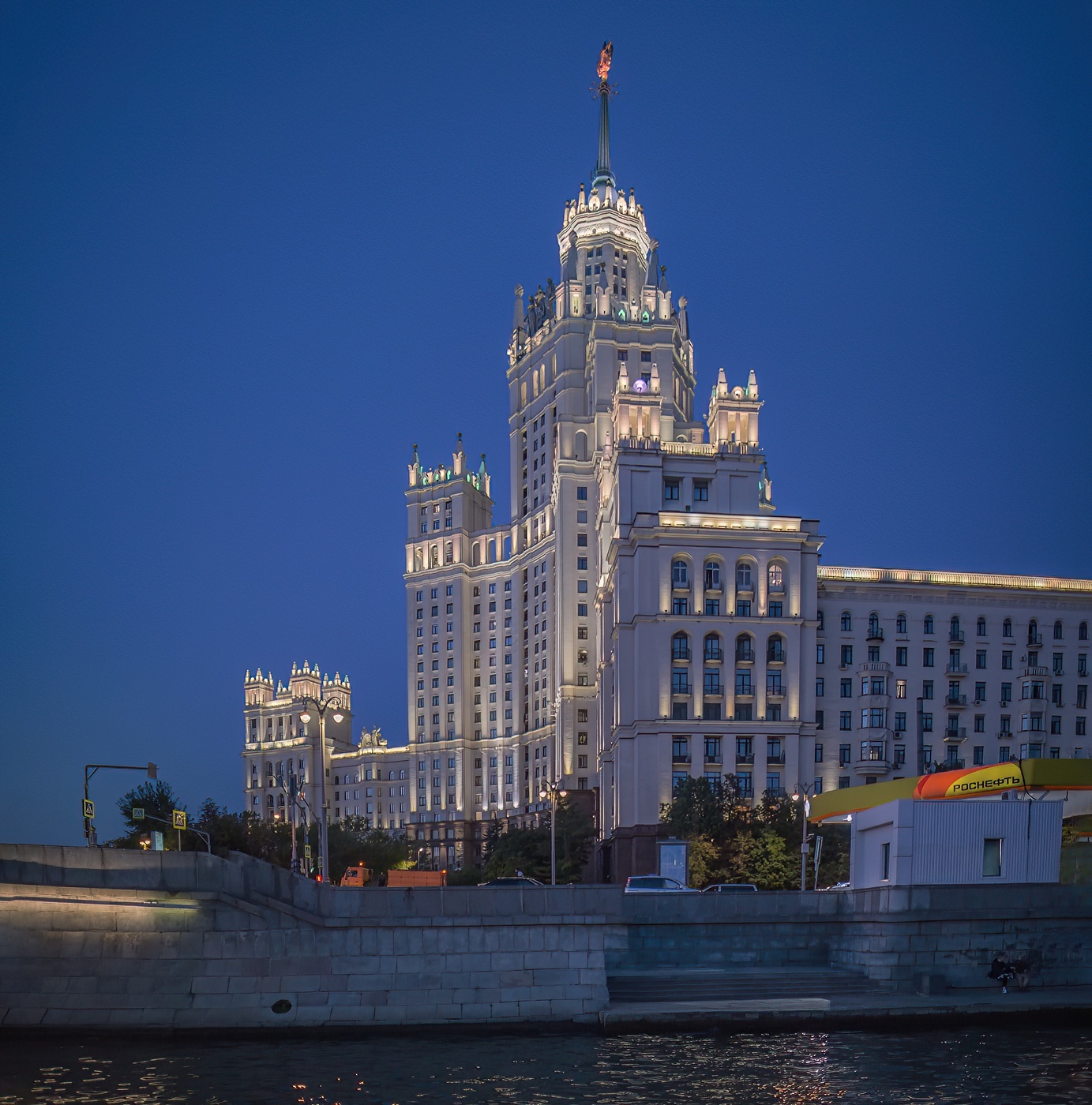 Высотка на Котельнической набережной
