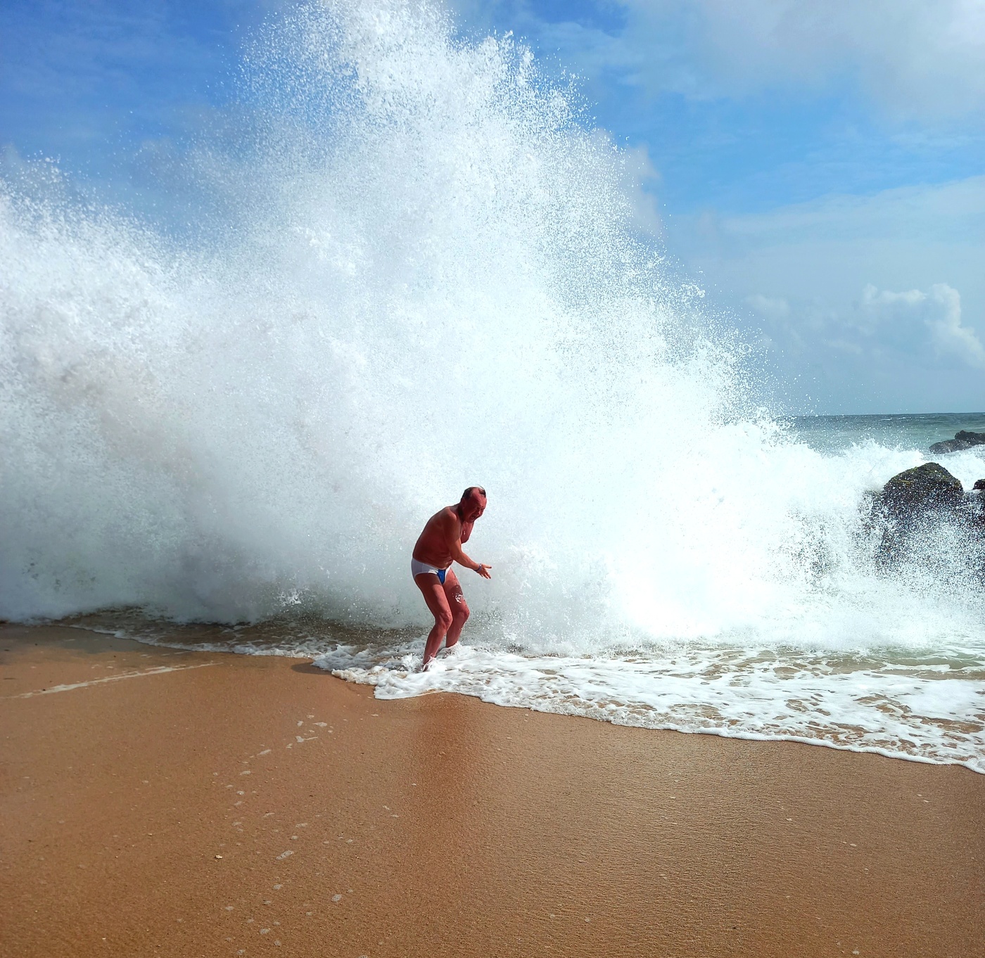 Захлеснуло волной