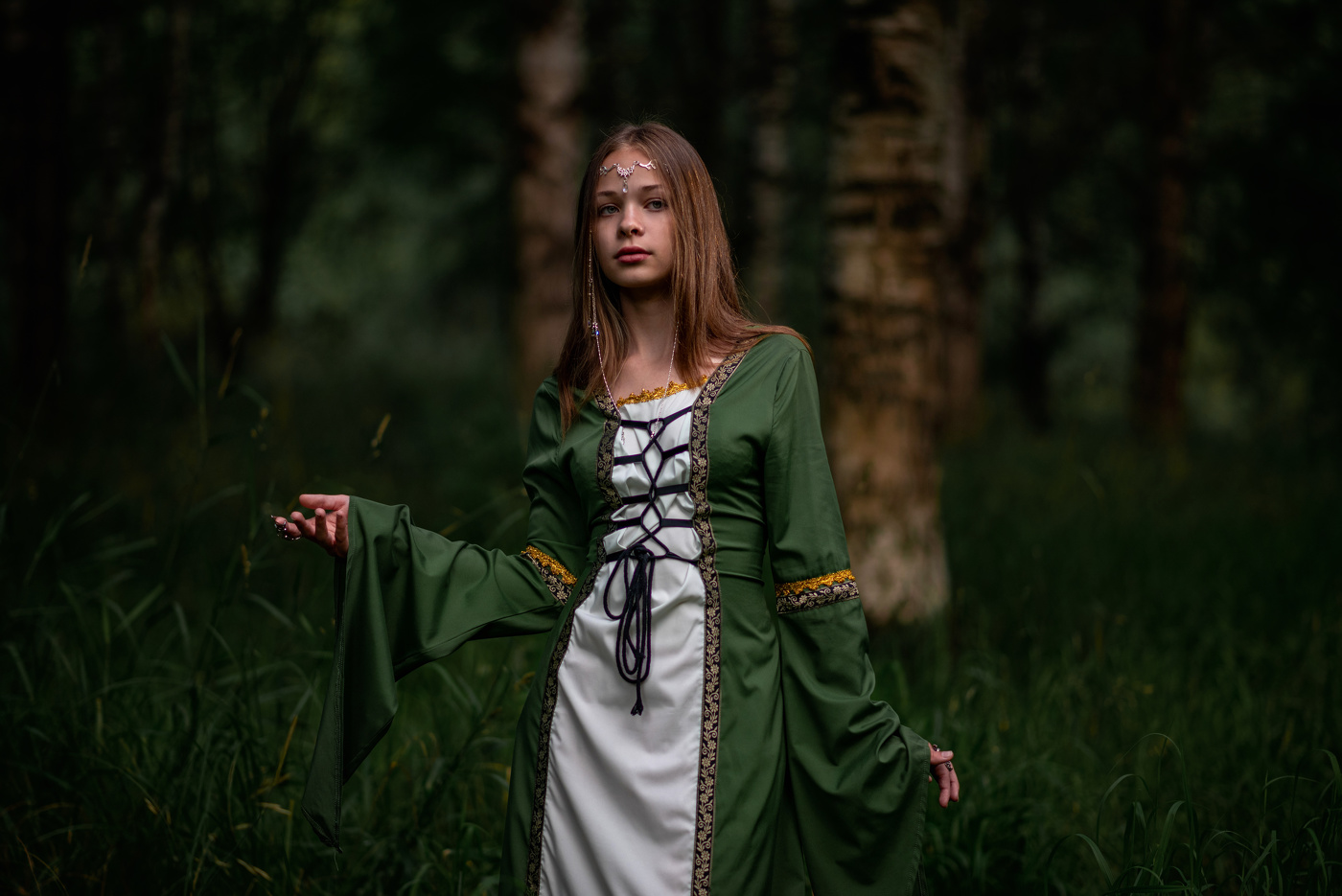 Среди берёз