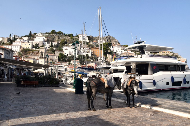 На острове Идра