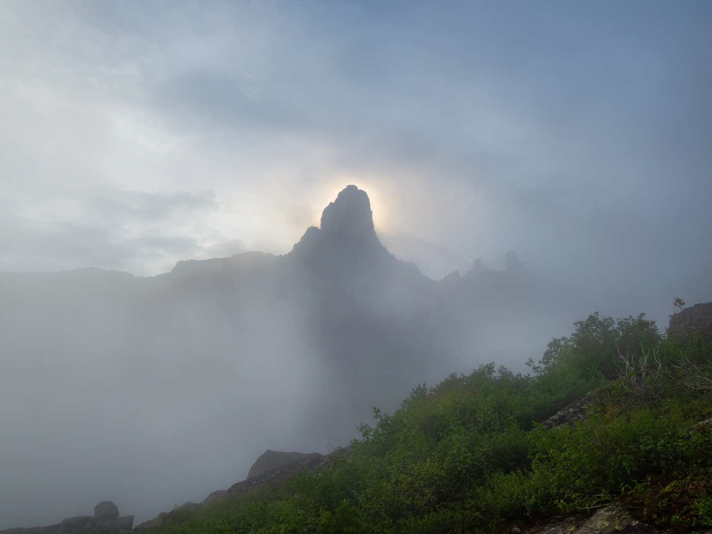 Солнце встает... Пик Звездный, Ергаки. Западные Саяны.