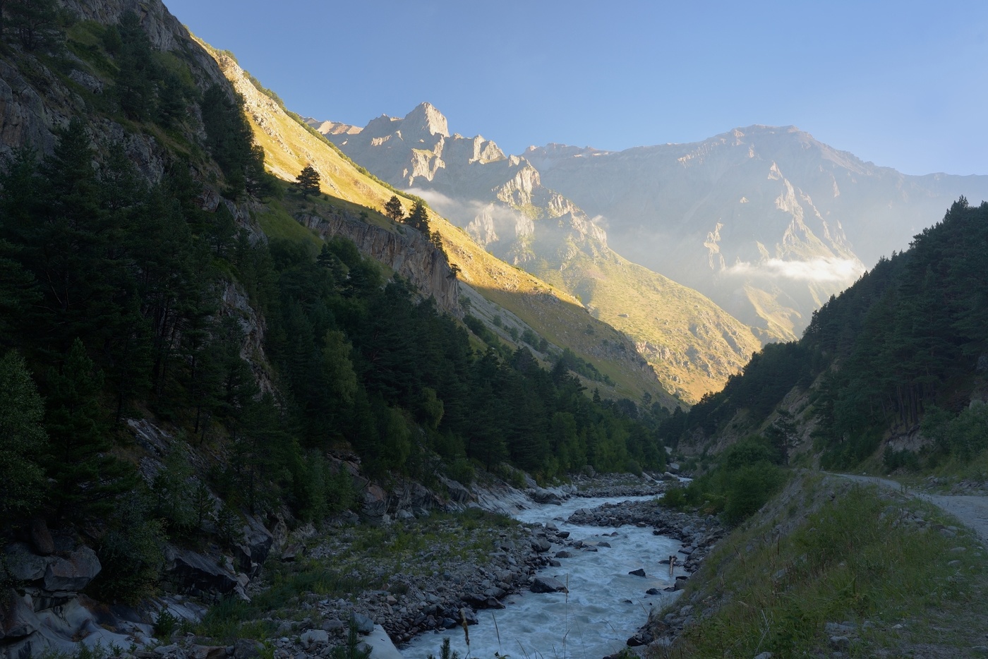 Утро в горах Кавказа