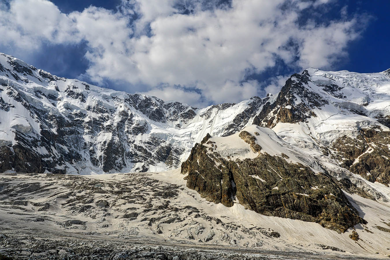 Безенгийская стена