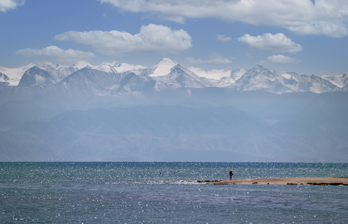 Пейзаж, с присутствующим в нём человеком