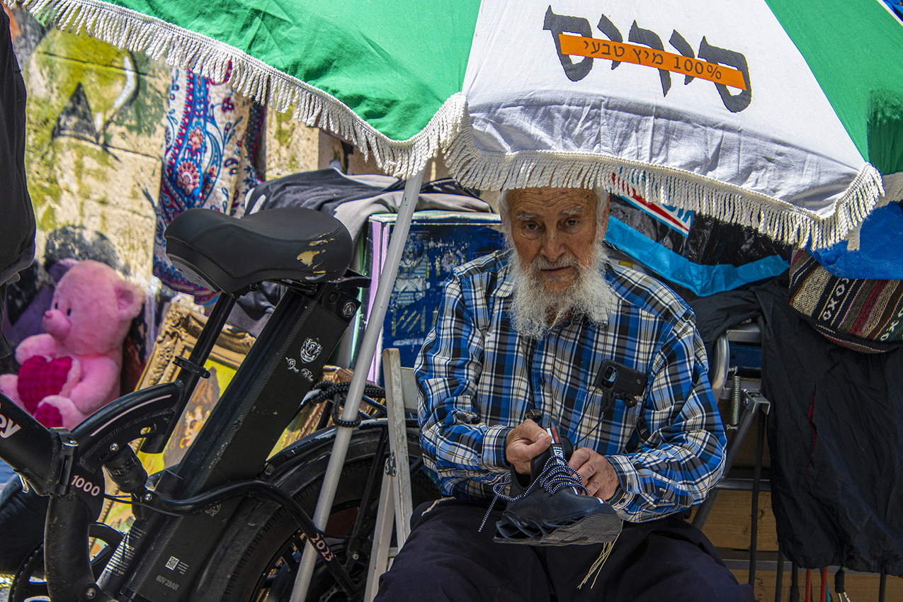 Продавец всего