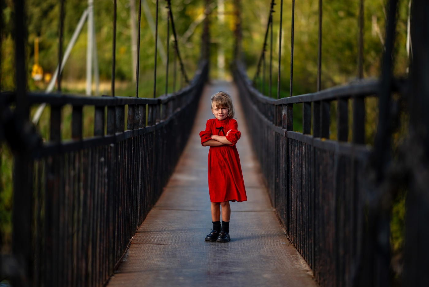 Одна на мосту