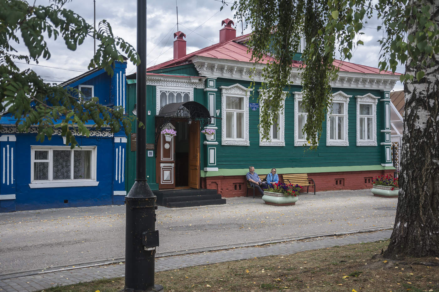 На крылечке вдвоём