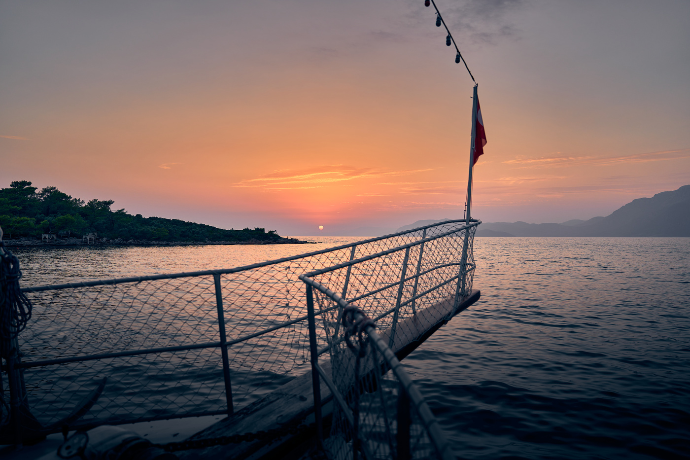 Роскошь уходящего солнца: путешествие на яхте