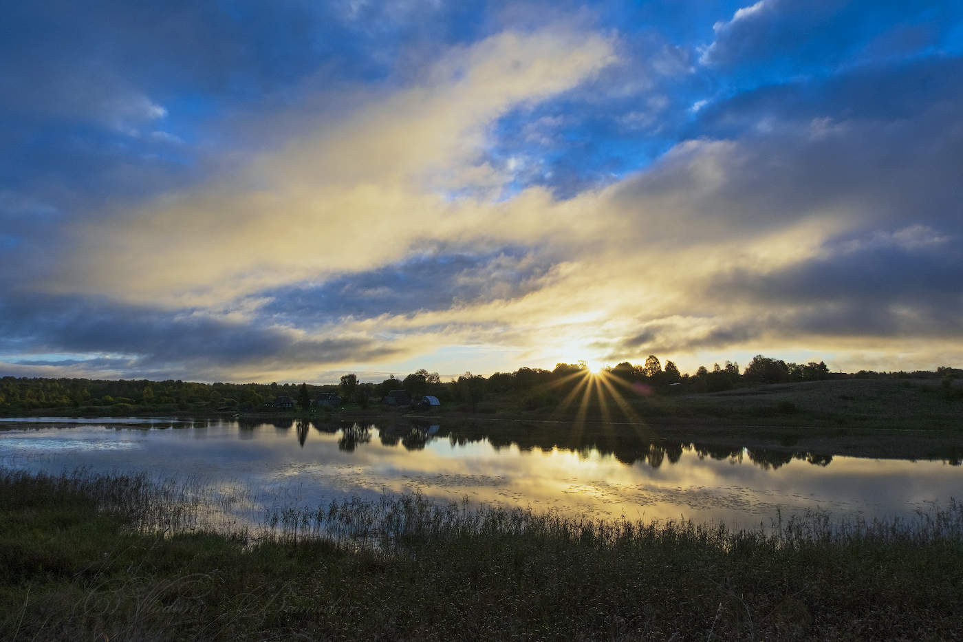 Рассвет на озере