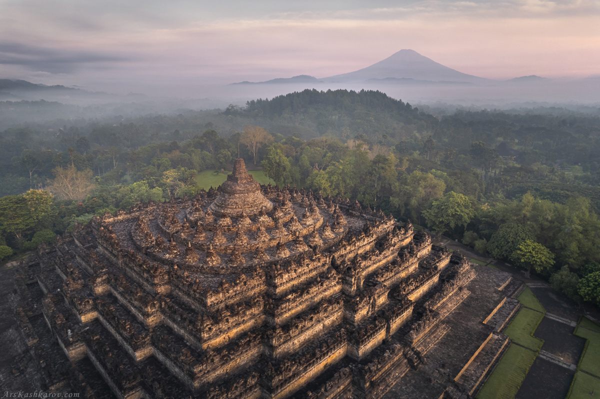 "Боробудур"