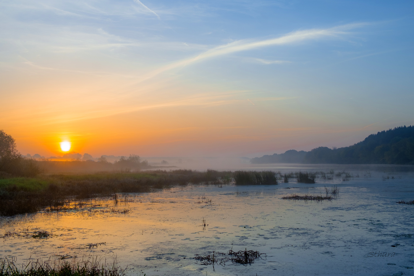 Лёгкие облака.