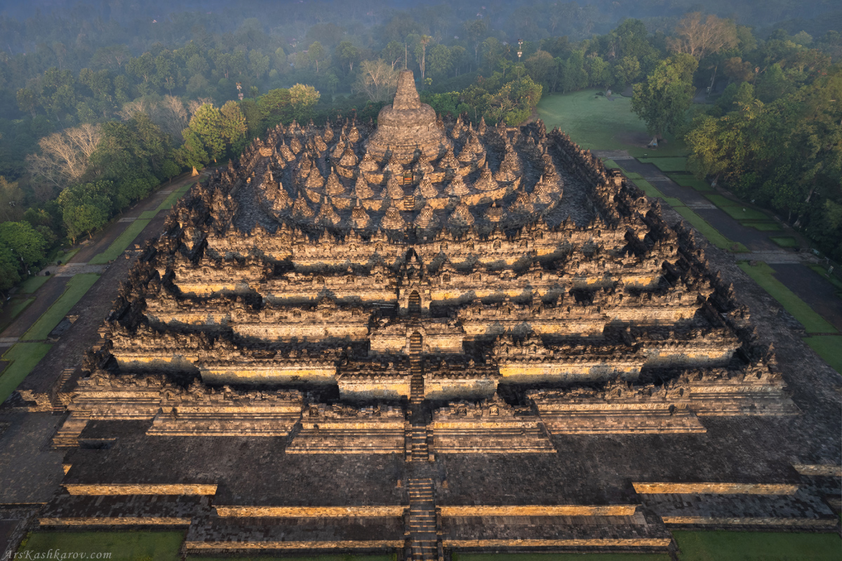 "Боробудур"