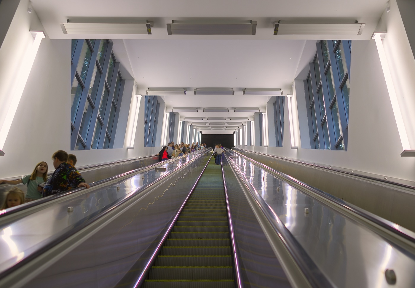 Эскалаторная галлерея "Воробьёвы горы"