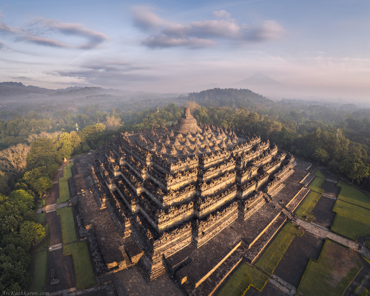 "Боробудур"