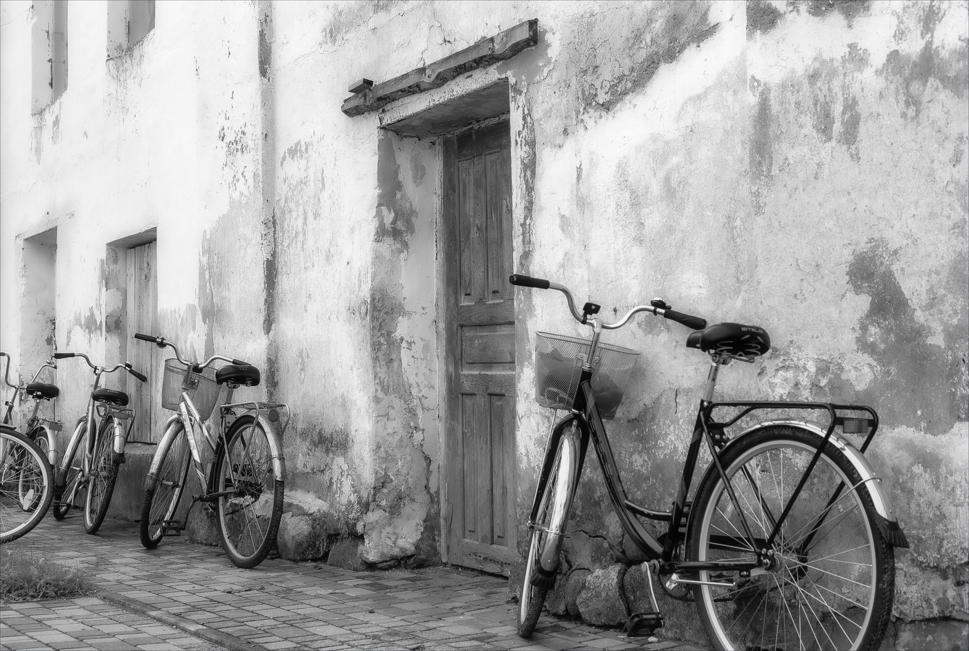 У ДВЕРЕЙ ПРОШЛОГО