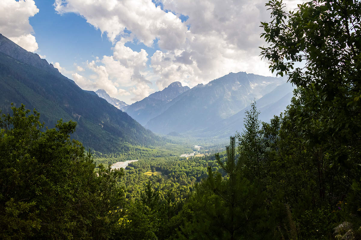 Освещённый лучами Аксаут
