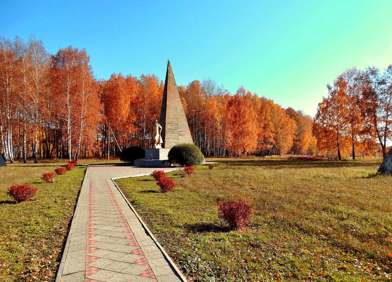 Кривцовский мемориал осенью