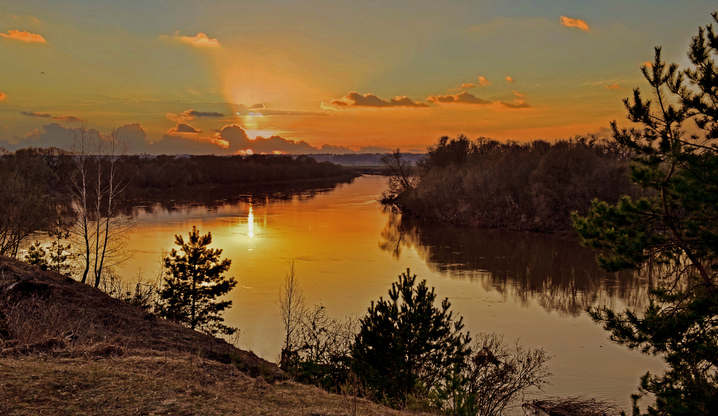 Каждый закат оставляет нам лучик надежды... и он называется "завтра"..