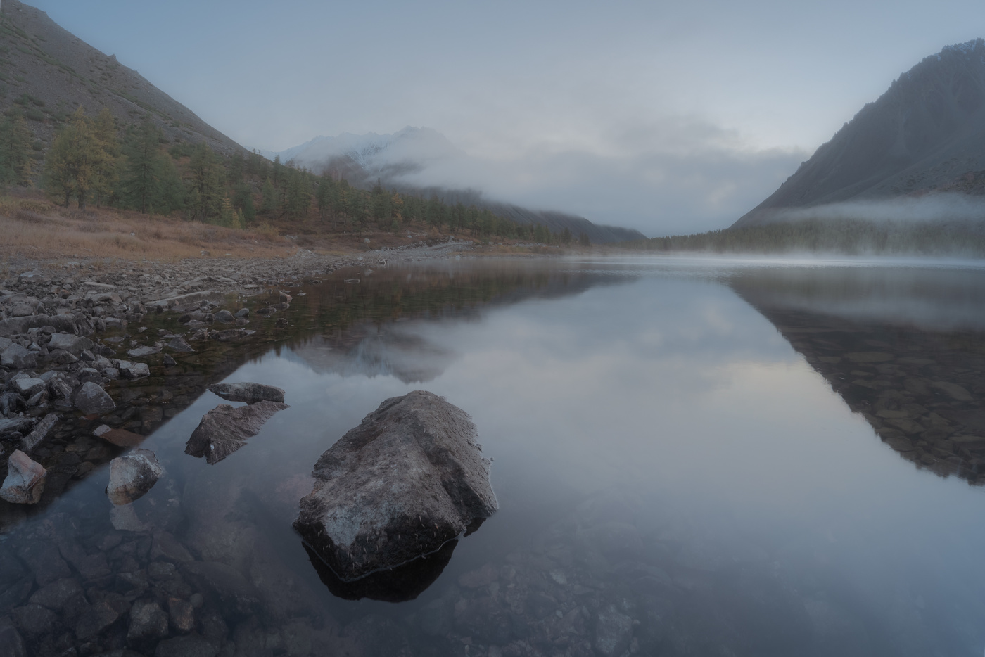 Утром на озере Кытын-Кюэль. Якутия.