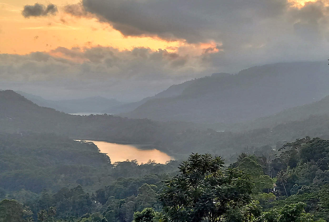 Затуманило горы вечером