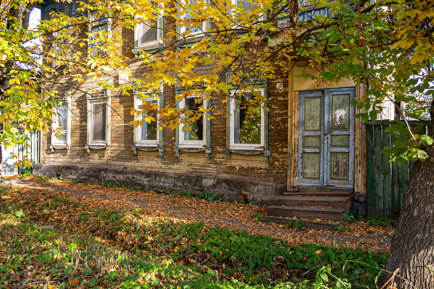 На солнечной стороне улицы