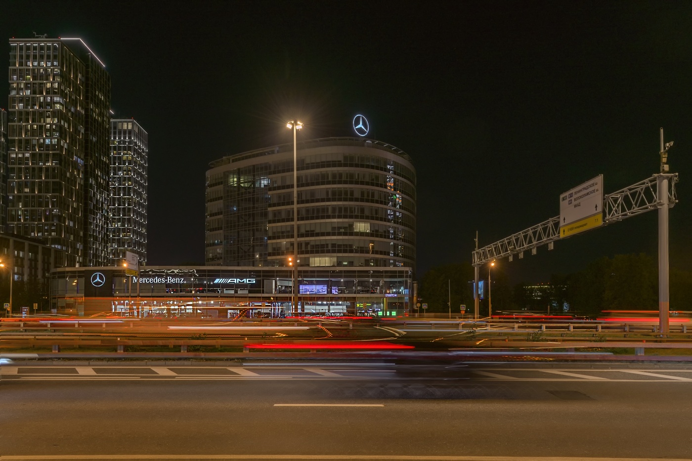 Вечером на Ленинградском шоссе