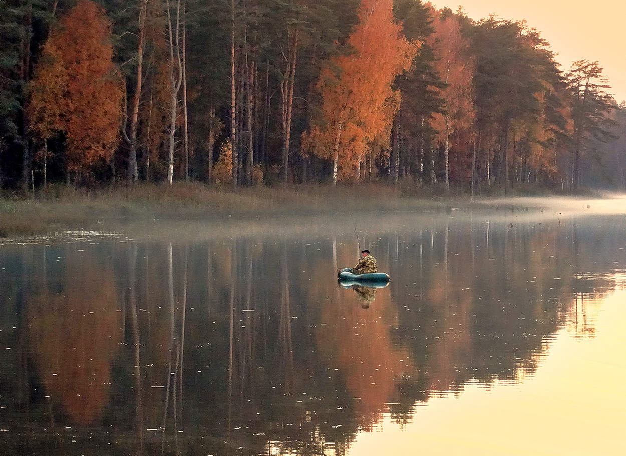 Осенняя рыбалка на лесном озере