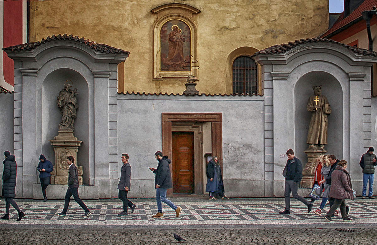 Проходящие мимо...