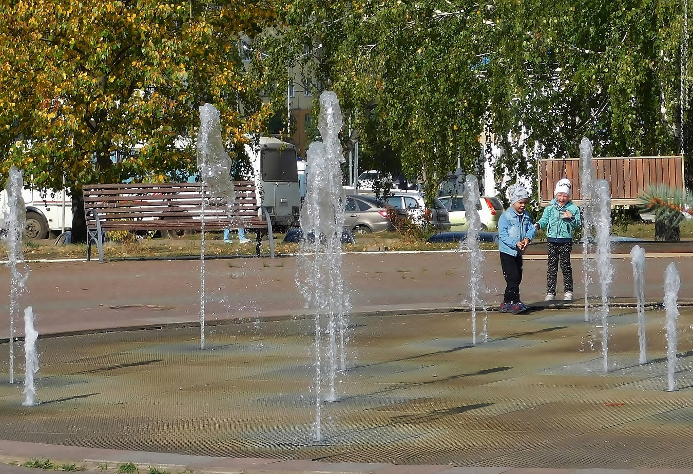 Сентябрь, фонтан, музыка