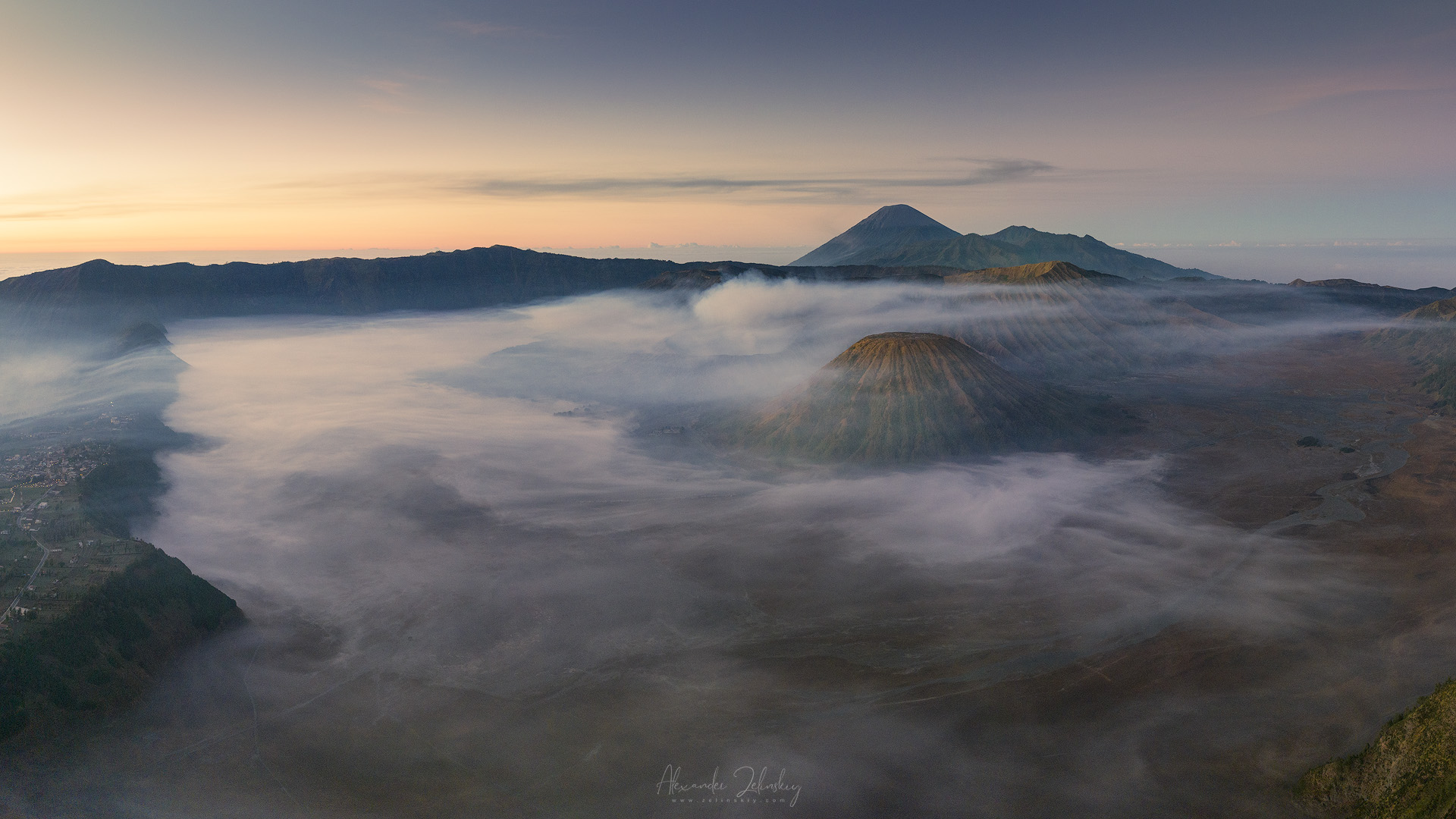 Вулкан Бромо на рассвете