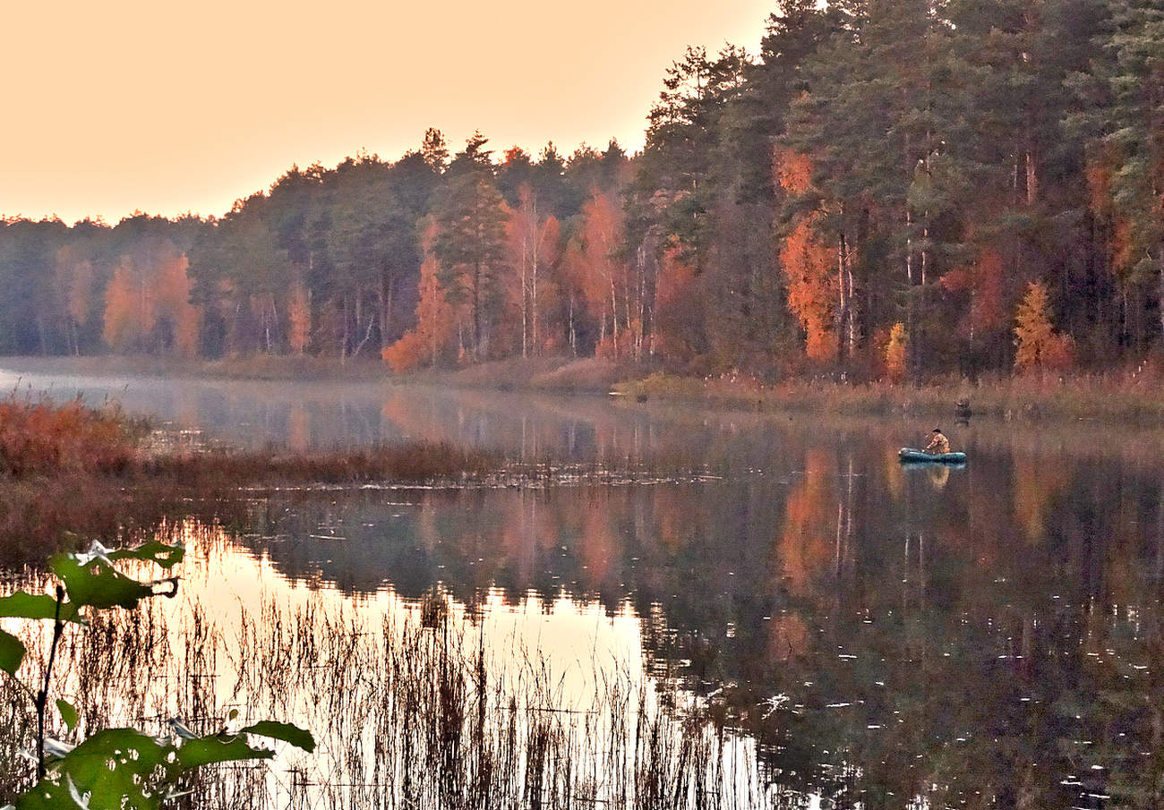 Осенним вечером на озере