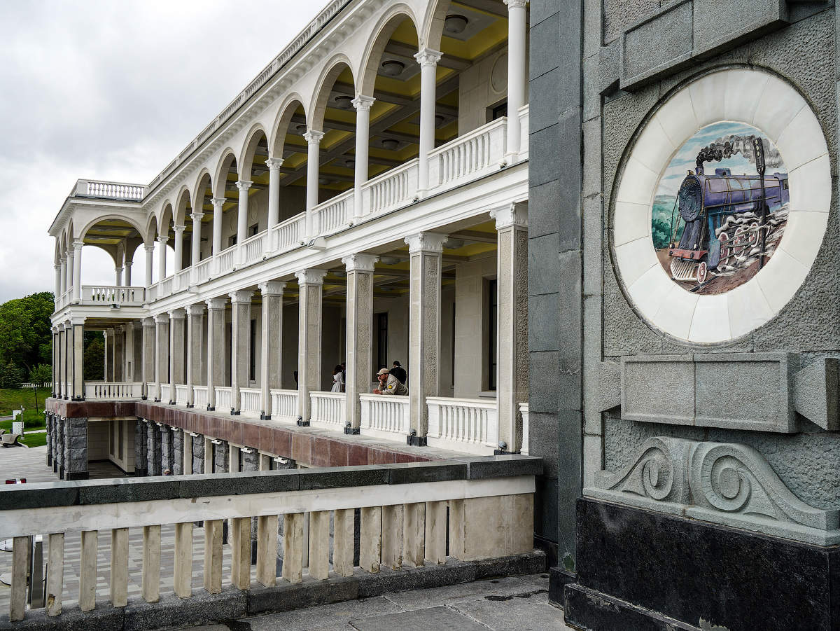 можно и на паровозе)