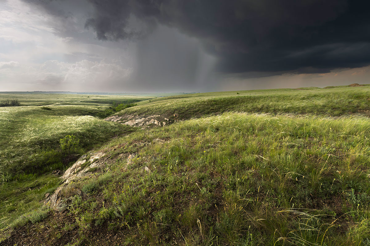 Громыхает над степью