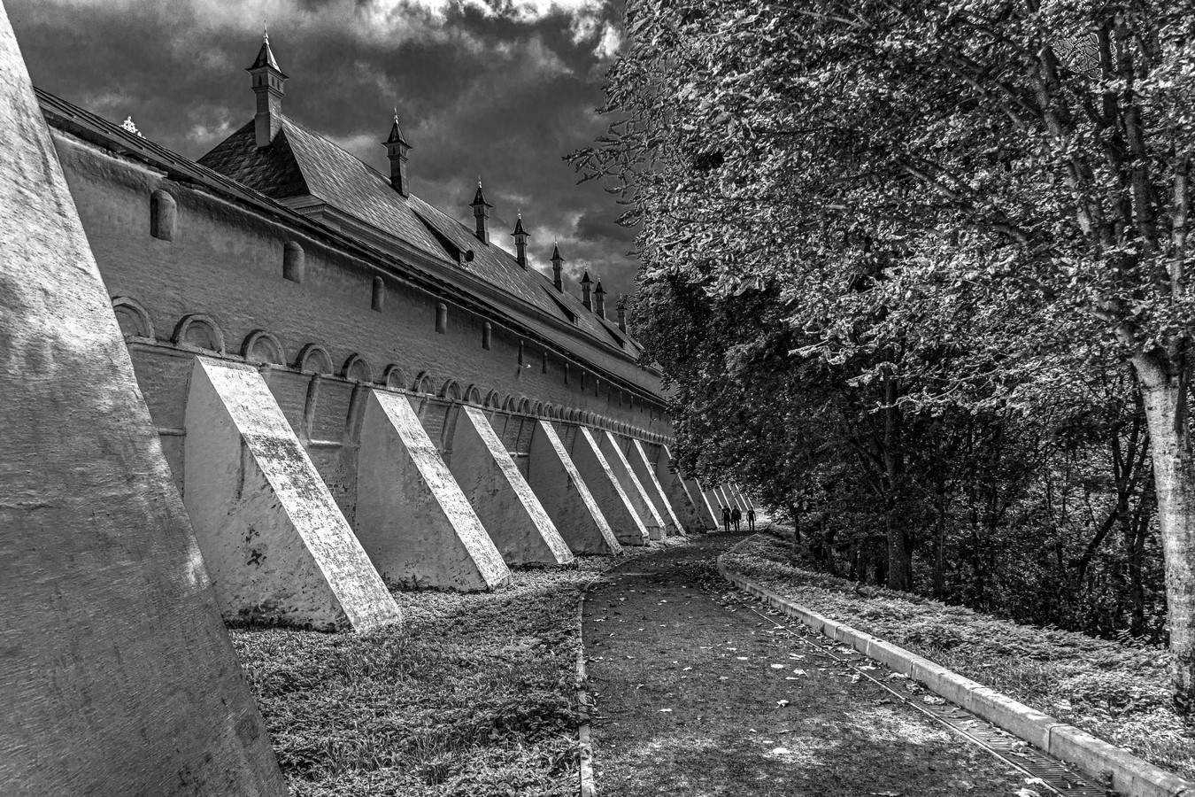 КОНТРФОРСЫ