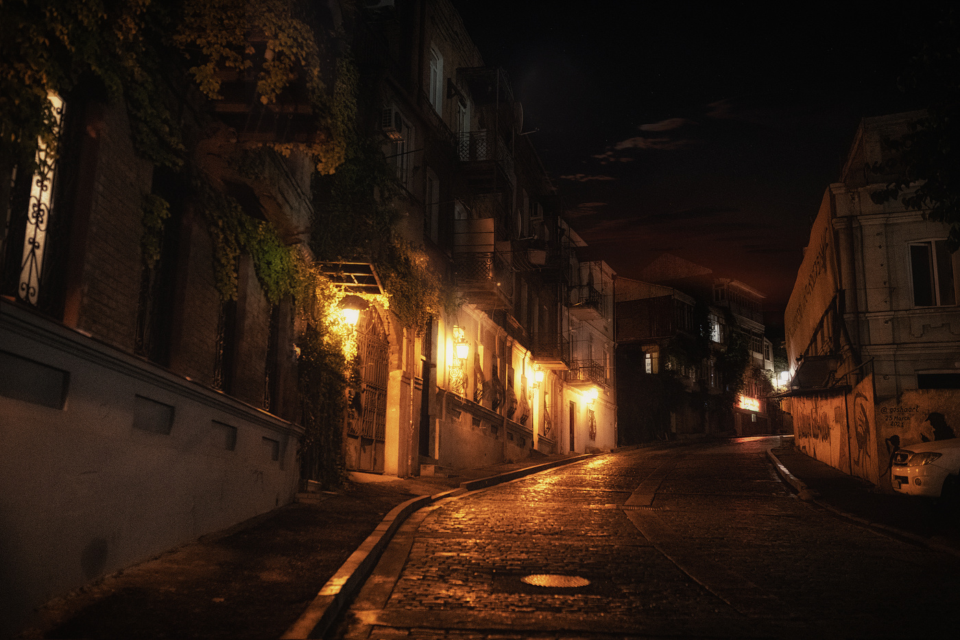 По тёмным улочкам...